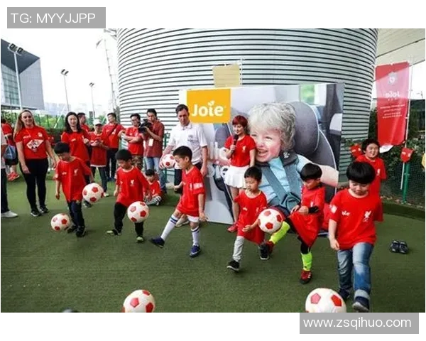 小粉丝与足球明星亲密互动共度难忘时光的温馨故事